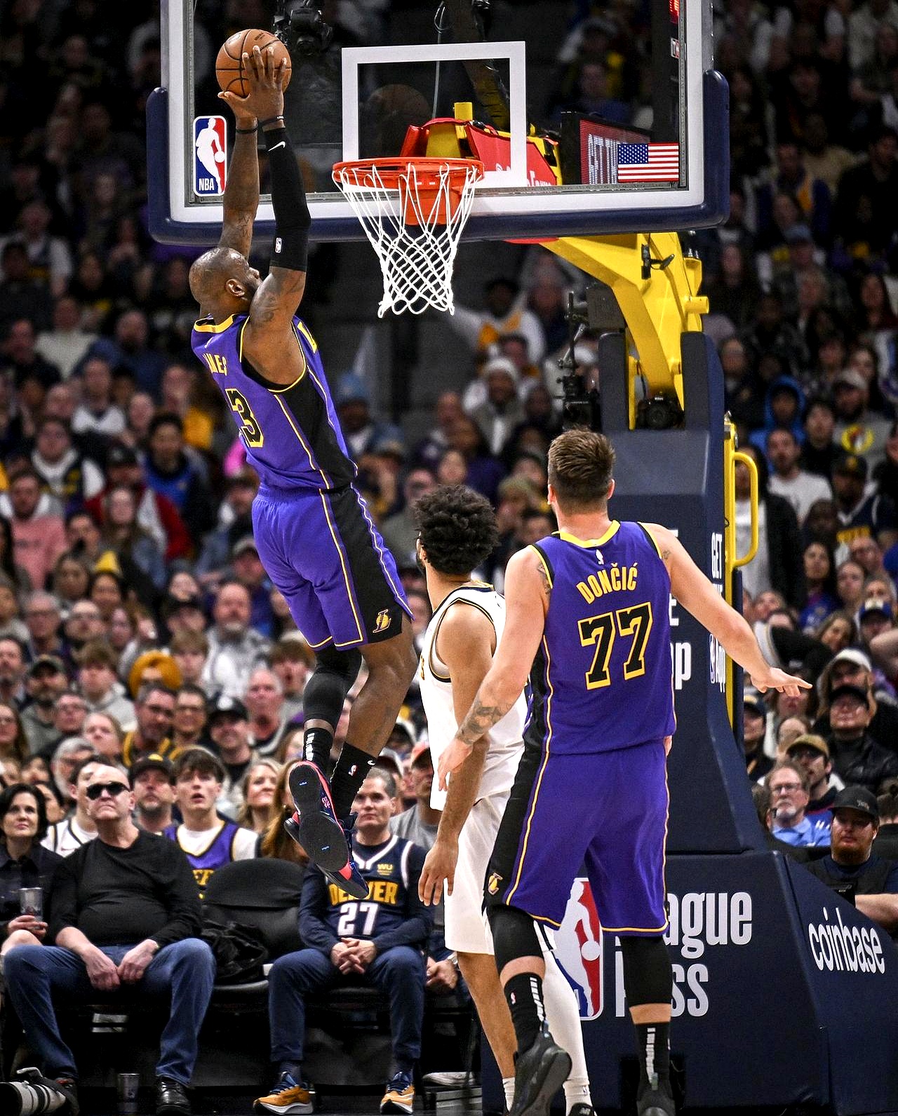 开云官方-浓眉哥重要时刻比赛局势复杂，SKT带队取胜！热度持续攀升-开云官方