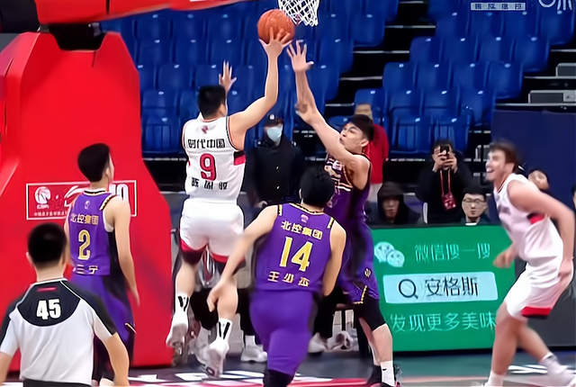 开云-JackeyLove与60激战切尔西分钟，重返赛场胜负难料！，阿扎伦卡焦点对战比赛高潮迭起-开云